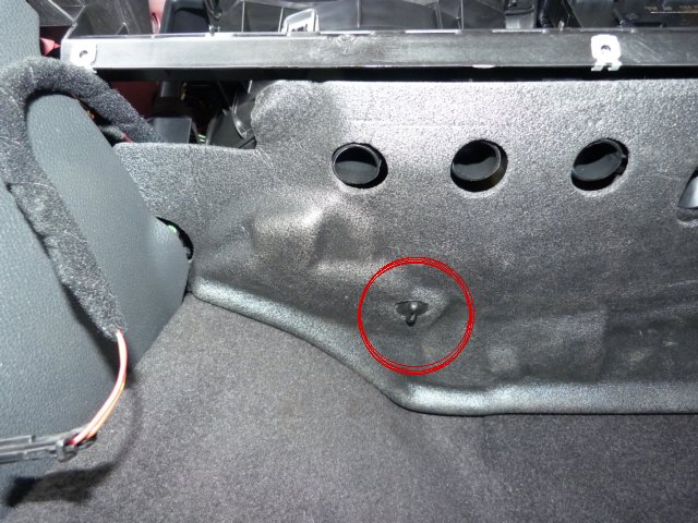 Foam insulation thumb screw, left (nearest passenger door)